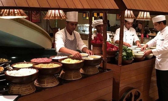 Pop-up counters on-site food programs